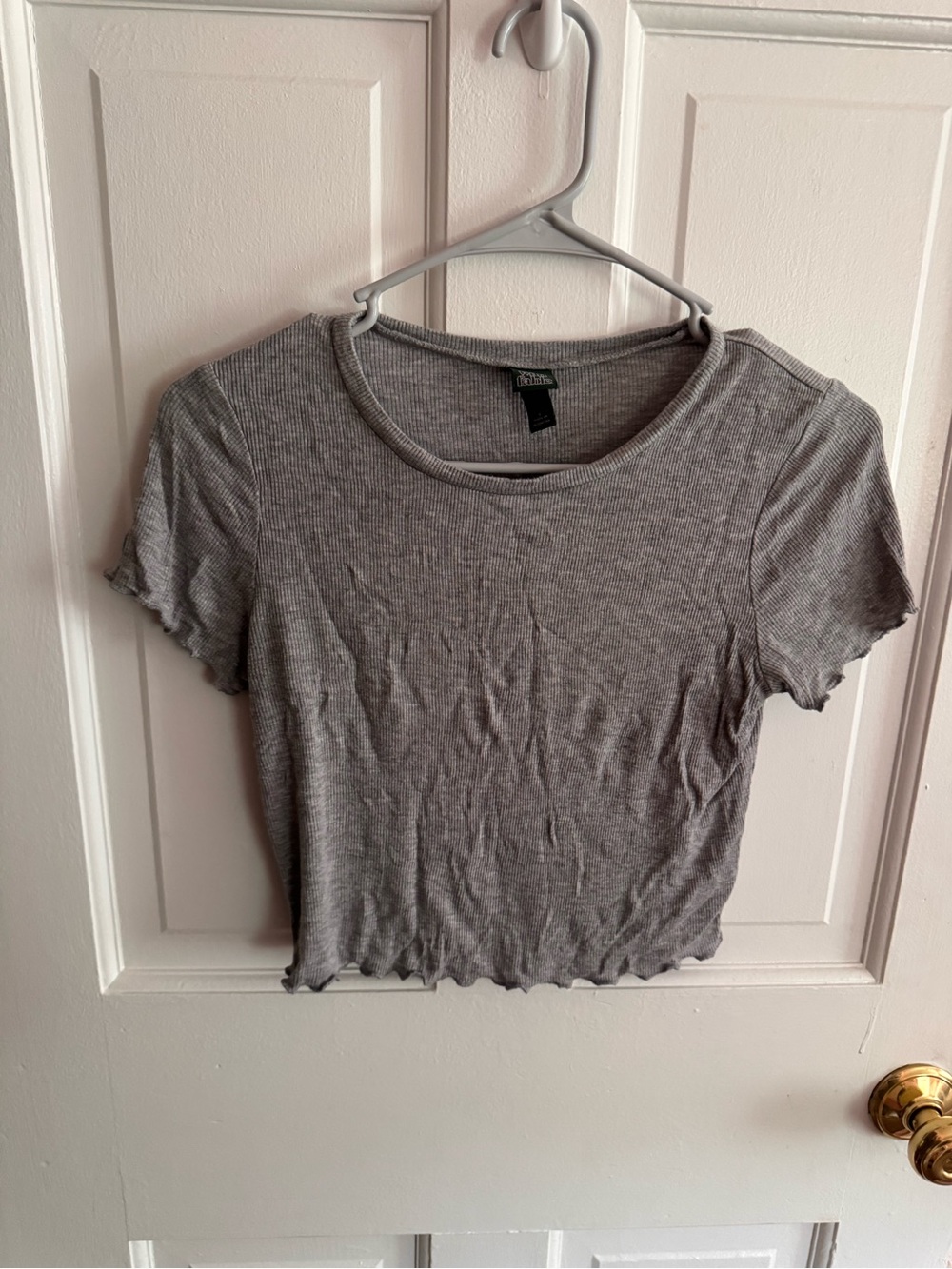 wild fable Gray Ribbed Lettuce-Edge Crop Tee